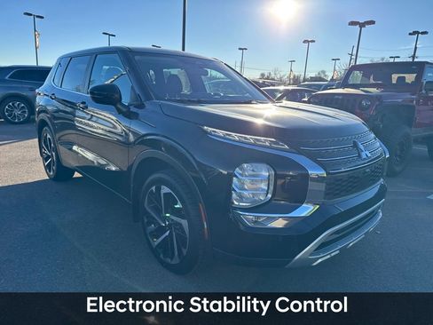 Used 2022 Mitsubishi Outlander SE image 9