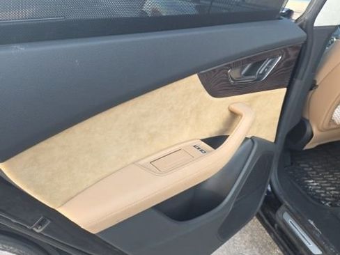 Used 2020 Audi Q8 Prestige w/ Prestige Package image 19