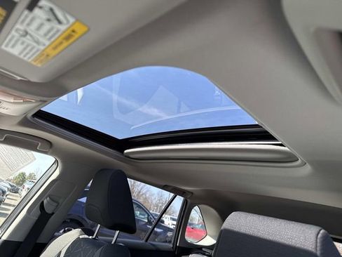 Used 2020 Toyota RAV4 XLE w/ Convenience Package image 16