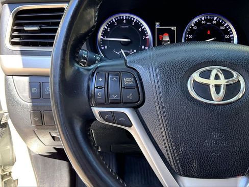 Used 2017 Toyota Highlander XLE image 10