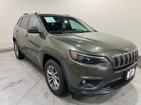 Used 2019 Jeep Cherokee Latitude Plus w/ Comfort/Convenience Group AWD/4WD image 2