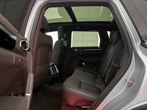 Used 2018 Porsche Cayenne Platinum Edition w/ Premium Package Plus image 22