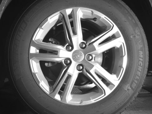 Used 2024 GMC Terrain SLE FWD image 14