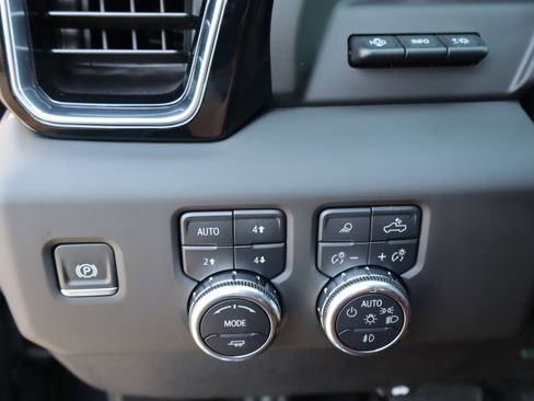 Used 2025 GMC Sierra 2500 Denali Ultimate w/ Max Trailering Package image 24