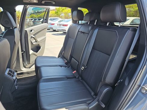 Certified 2023 Volkswagen Tiguan SE R-Line FWD image 15