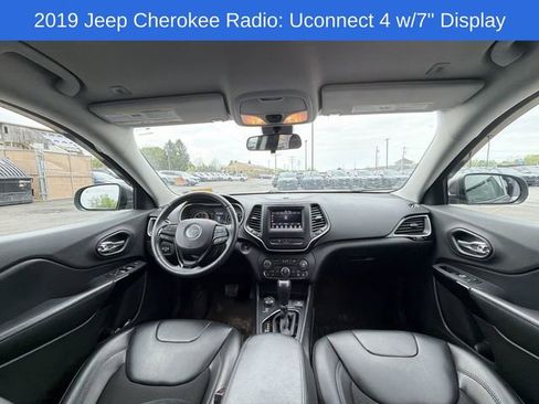 Used 2019 Jeep Cherokee Latitude Plus AWD/4WD image 12