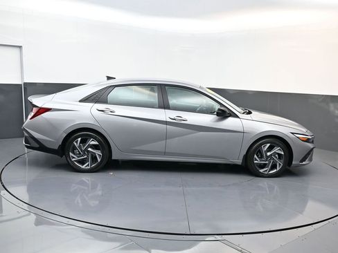 Certified 2025 Hyundai Elantra Sport image 3