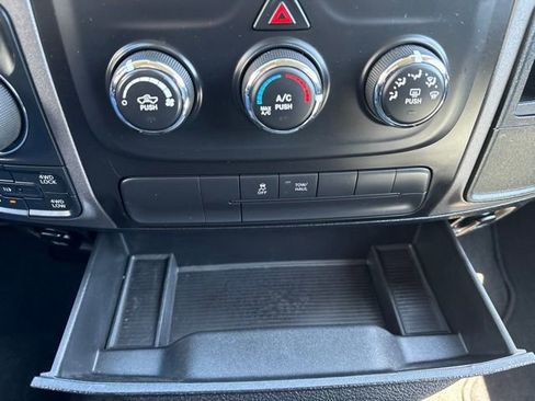 Used 2017 RAM 1500 Express AWD/4WD image 25