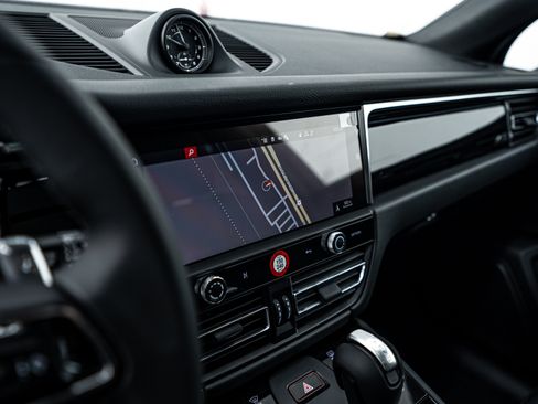 New 2025 Porsche Macan image 17