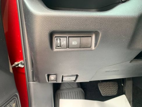 Used 2025 Toyota RAV4 XLE AWD/4WD image 32