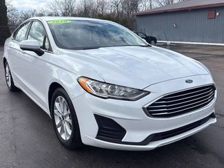 Used 2020 Ford Fusion SE image 1