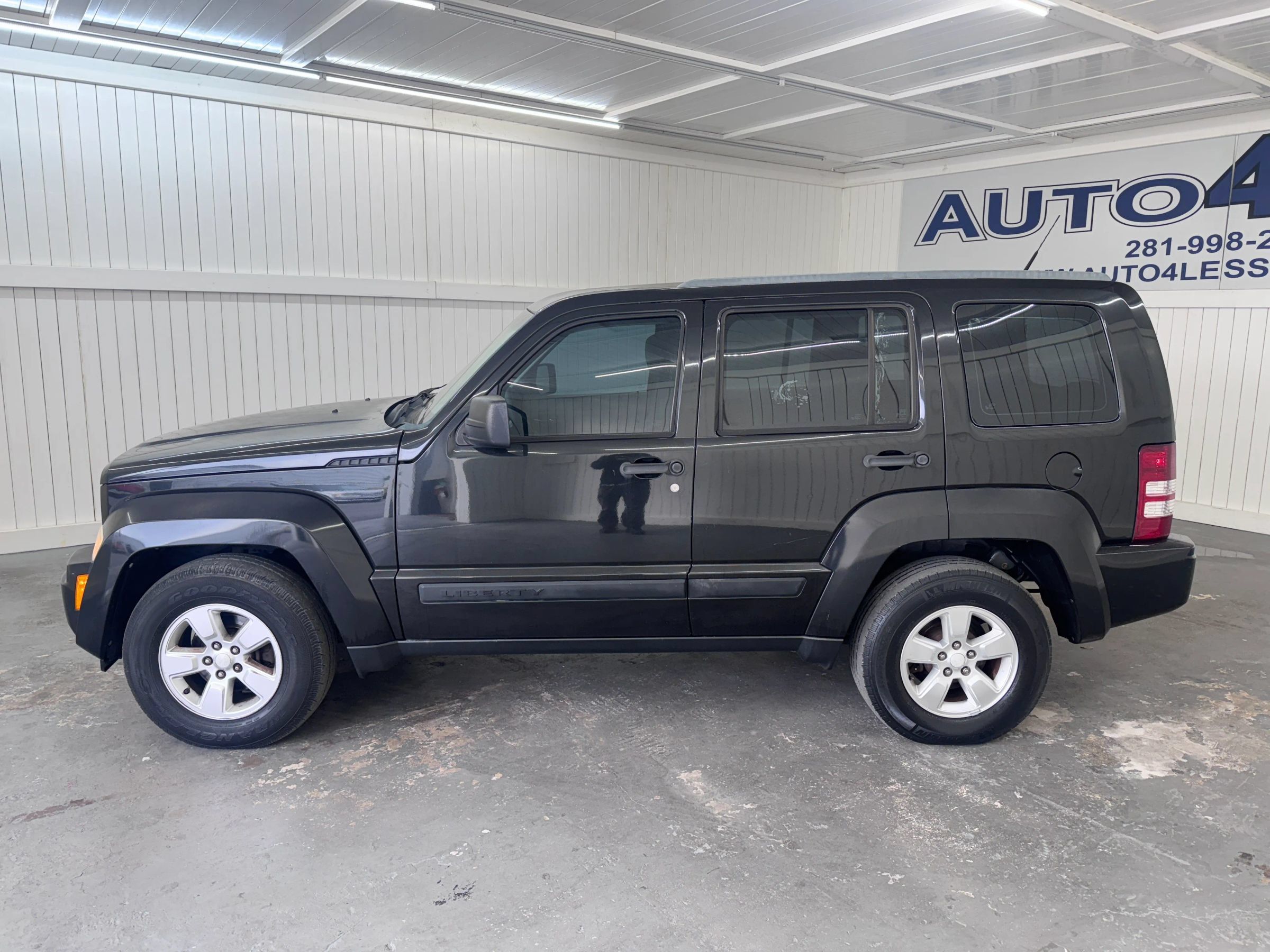 Used 2011 Jeep Liberty Sport RWD image 8