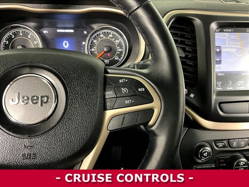 Used 2015 Jeep Cherokee Limited w/ Luxury Group AWD/4WD image 12