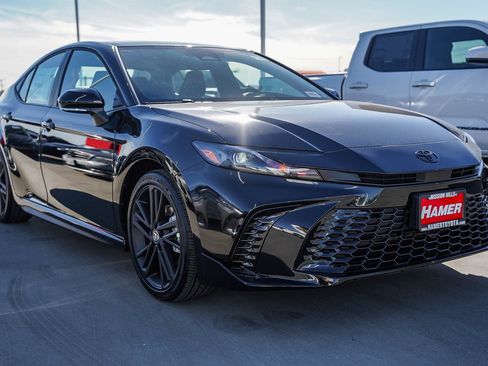 New 2026 Toyota Camry Hybrid FWD image 3