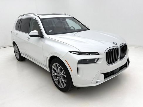 Certified 2026 BMW X7 xDrive40i w/ Premium Package image 2