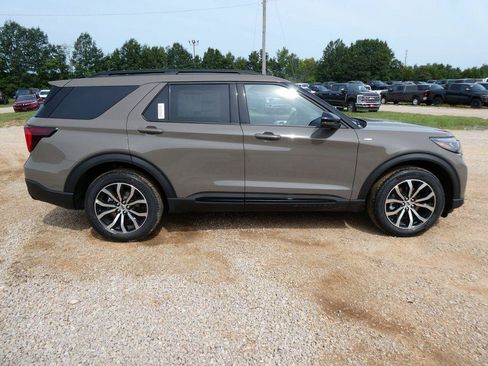 New 2026 Ford Explorer ST-Line AWD/4WD image 4