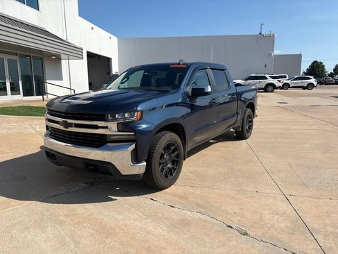 Used 2020 Chevrolet Silverado 1500 LT w/ Convenience Package AWD/4WD image 10
