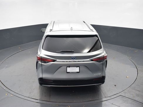 Used 2023 Toyota Sienna Platinum image 37