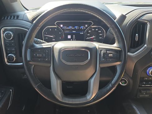 Used 2022 GMC Sierra 2500 Denali w/ Denali Black Diamond Edition AWD/4WD image 9