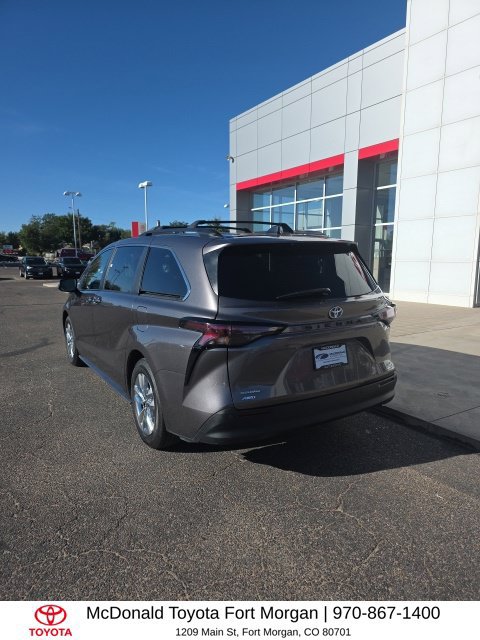 Used 2024 Toyota Sienna XLE w/ XLE Plus Package AWD/4WD image 3