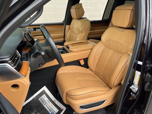 Used 2023 Jeep Grand Wagoneer Series III AWD/4WD image 27