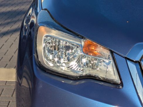 Used 2018 Subaru Forester 2.5i Premium w/ All-Weather Package image 11