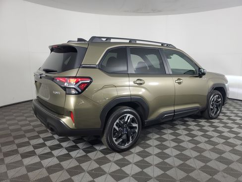 Used 2025 Subaru Forester Premium image 4