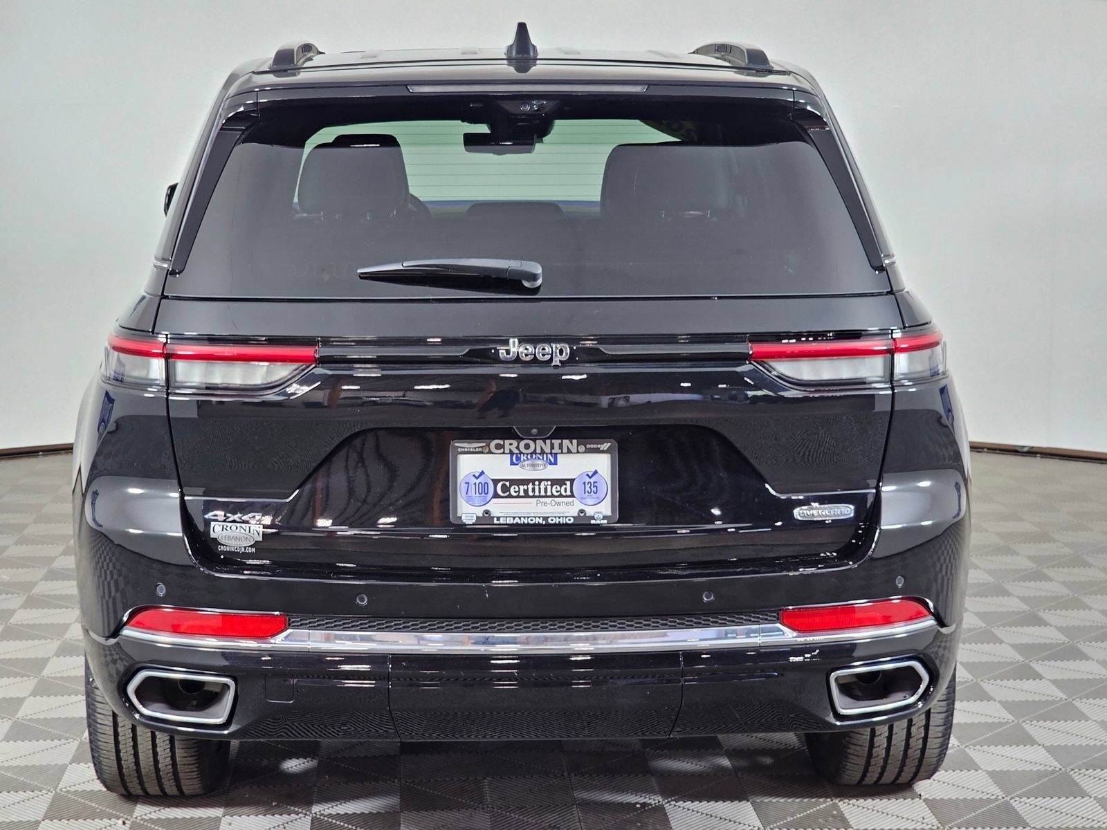 Used 2023 Jeep Grand Cherokee Overland w/ Luxury Tech Group IV AWD/4WD image 39