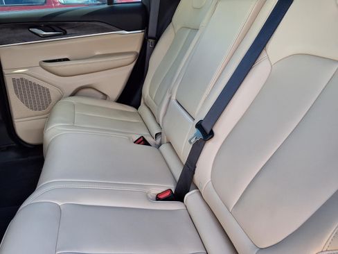 Certified 2025 Jeep Grand Cherokee Limited AWD/4WD image 7