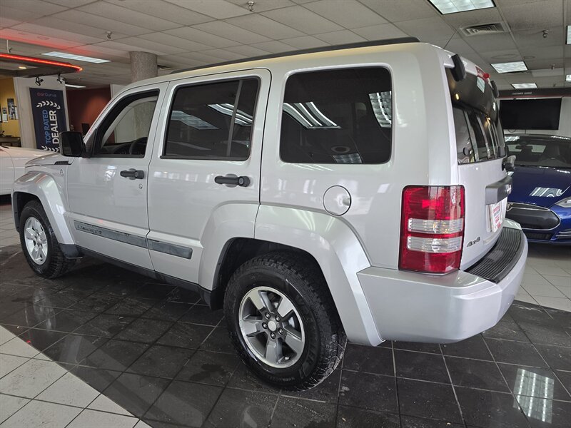 Used 2009 Jeep Liberty Sport w/ Popular Equipment Group AWD/4WD image 5