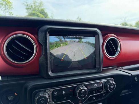 Used 2022 Jeep Wrangler Rubicon w/ Cold Weather Group AWD/4WD image 23