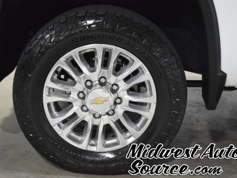 Used 2023 Chevrolet Silverado 2500 High Country w/ Z71 Off-Road Package AWD/4WD image 8