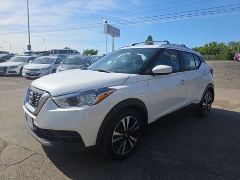 Used 2018 Nissan Kicks SV w/ Exterior Package FWD image 2