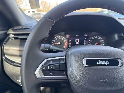 Used 2025 Jeep Compass Trailhawk image 13