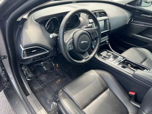 Used 2018 Jaguar XE Premium AWD/4WD image 11