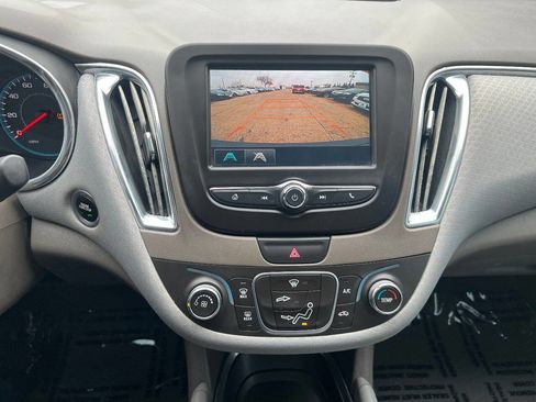 Used 2018 Chevrolet Malibu LT image 31