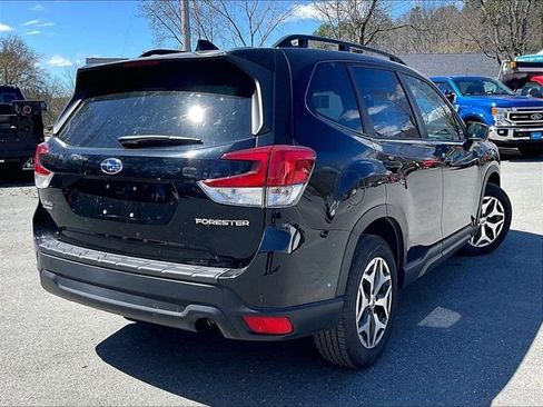 Used 2022 Subaru Forester Premium image 4