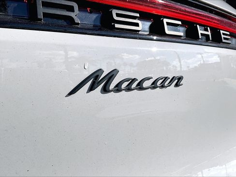 Used 2024 Porsche Macan image 8
