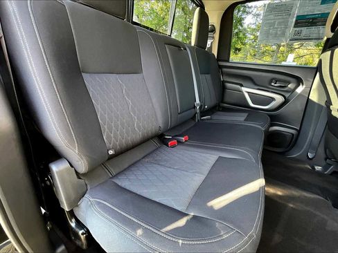 Used 2019 Nissan Titan SV image 20