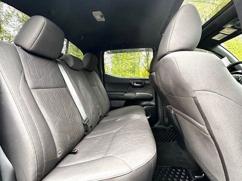 Used 2017 Toyota Tacoma TRD Off-Road AWD/4WD image 19