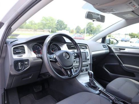 Used 2017 Volkswagen Golf S image 10