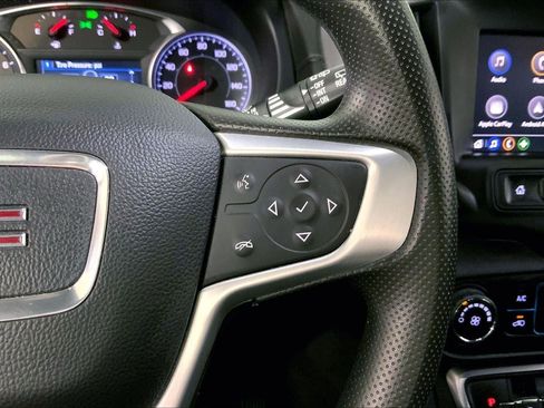Used 2024 GMC Terrain SLE image 18