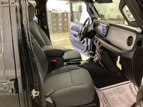 Used 2024 Jeep Gladiator Sport image 30