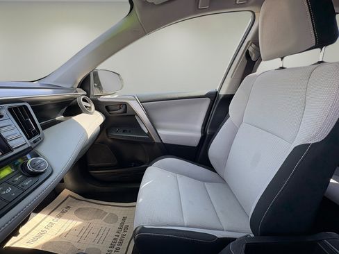 Used 2018 Toyota RAV4 LE Plus image 17