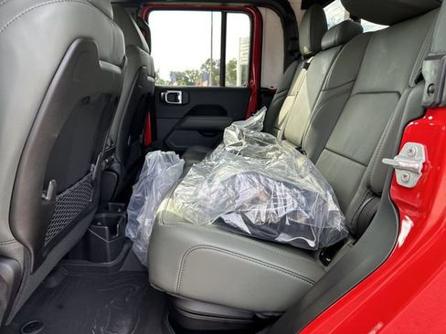 New 2025 Jeep Gladiator Mojave image 15