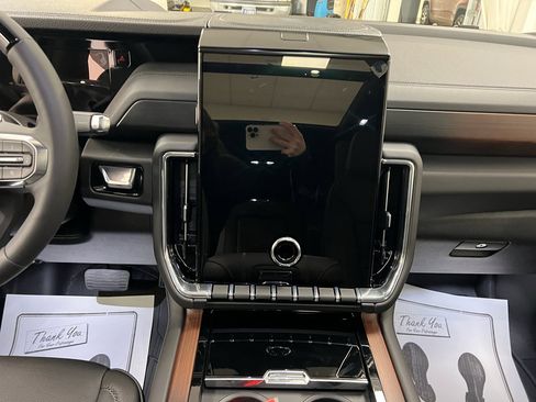 New 2026 GMC Yukon XL Denali w/ Denali Reserve Package AWD/4WD image 9