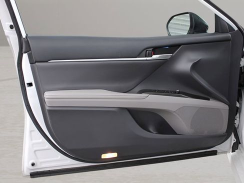 Used 2023 Toyota Camry XLE w/ Navigation Package FWD image 9