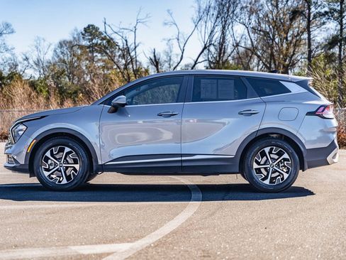 Used 2023 Kia Sportage EX image 4