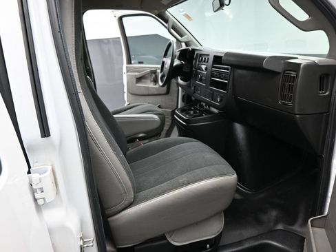 Used 2021 GMC Savana 2500 w/ Driver Convenience Package RWD image 18