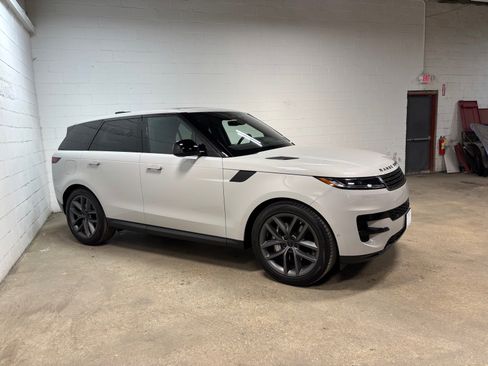 Used 2026 Land Rover Range Rover Sport SE AWD/4WD image 5